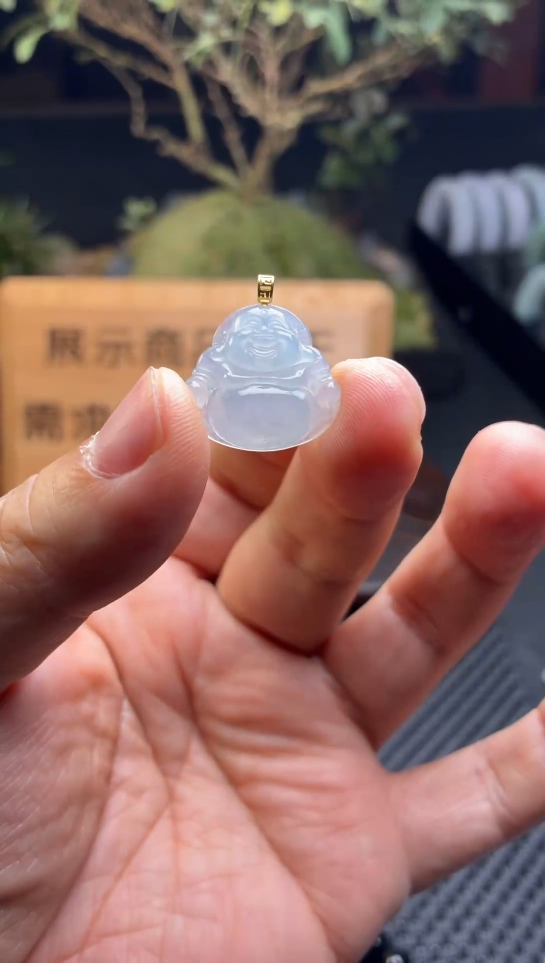 翡翠18K金镶嵌颈饰佛公