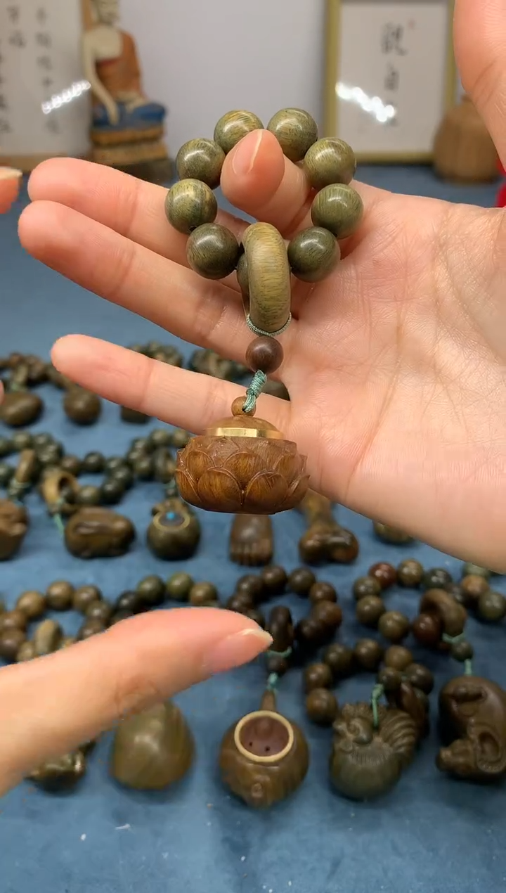 【闪购商品】维腊木（绿檀）把件莲花香囊 送1瓶香丸