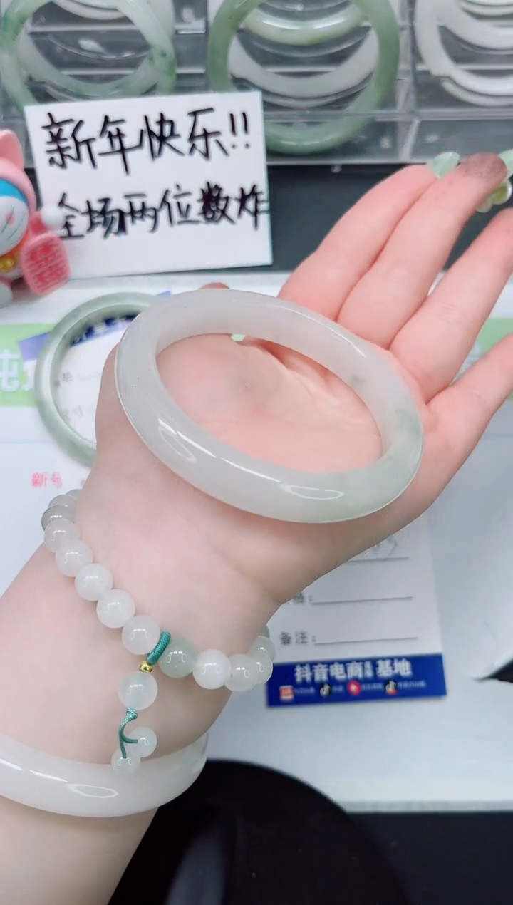 【闪购商品】石英质玉手镯未镶嵌a369