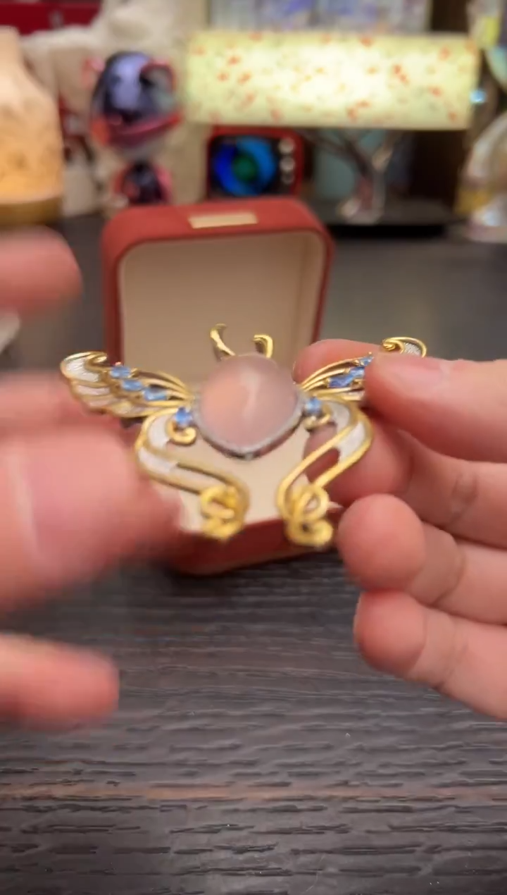 天星蝶胸针天星蝶胸针