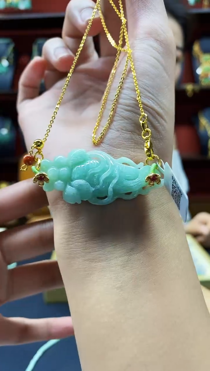 颈饰未镶嵌翡翠吊坠