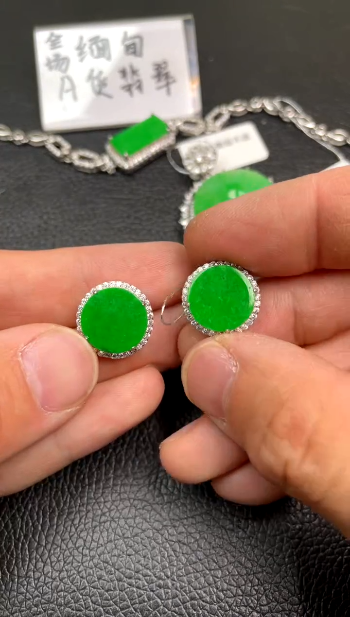 【闪购商品】翡翠吊坠(不含链)银S925镶嵌耳钉