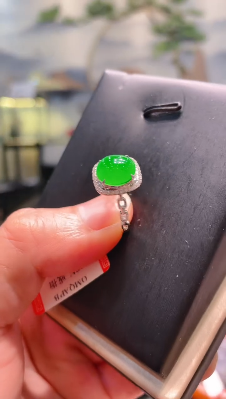 翡翠18K金镶嵌颈饰翡翠A98