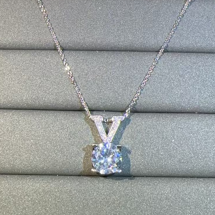 吊坠 【乾诚严选】时尚百搭V字牛头吊坠-W48