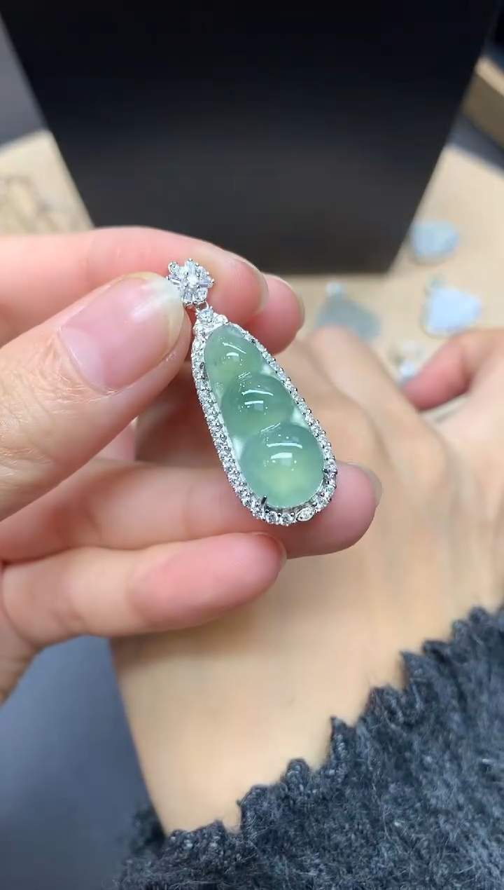 【闪购商品】翡翠吊坠(不含链)银S925镶嵌福豆【无服务费】