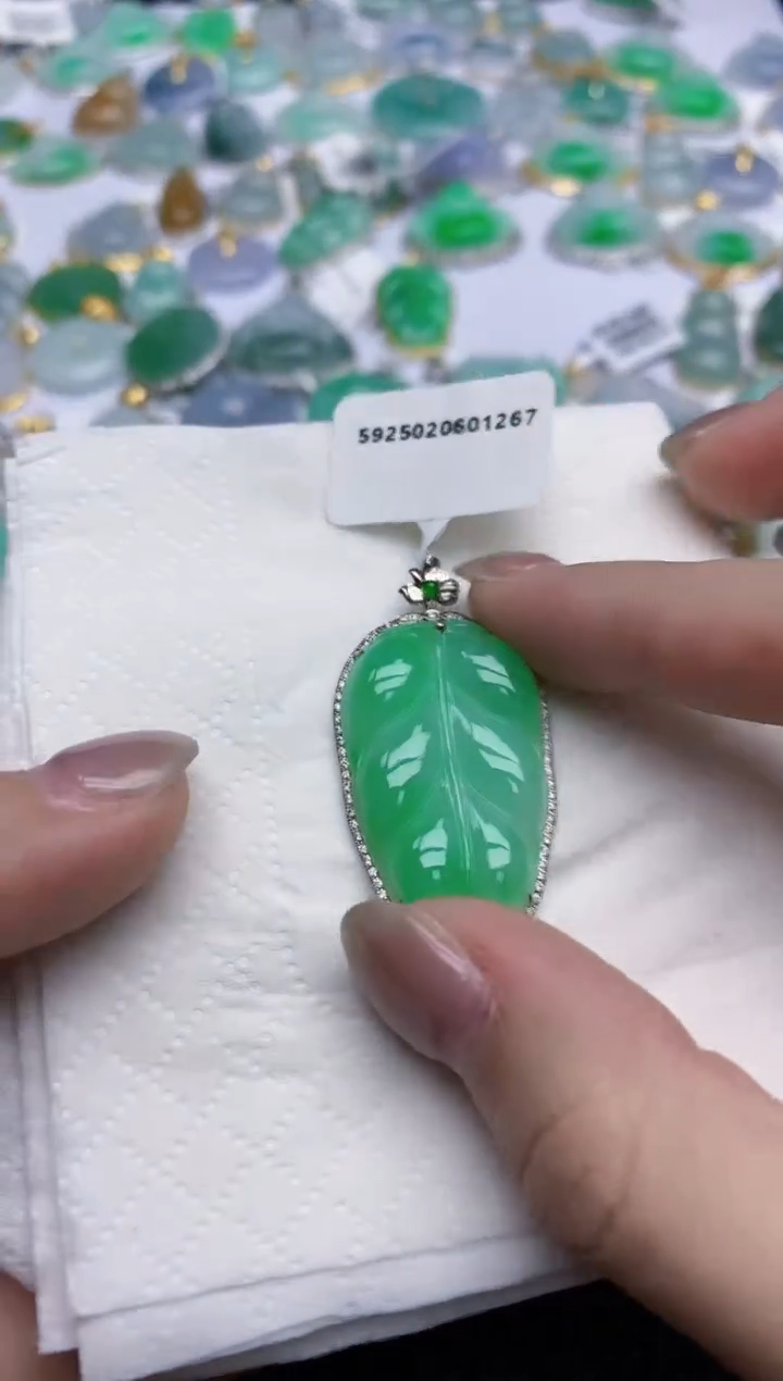 【闪购商品】翡翠颈饰18K金镶嵌天然翡翠A货