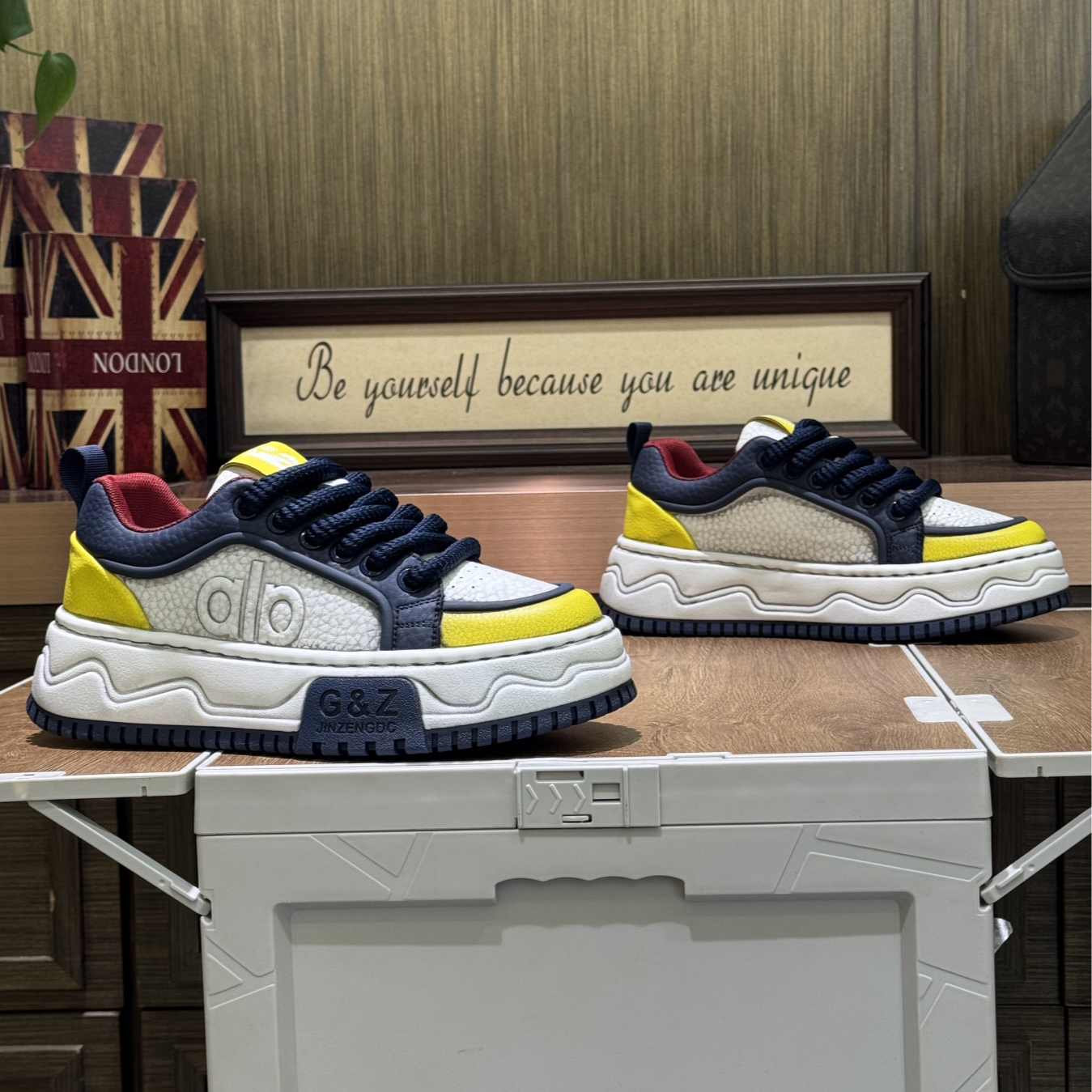 2025秋冬新款单棉同款时尚百搭潮流轻奢耐磨休闲男鞋（偏大一码）