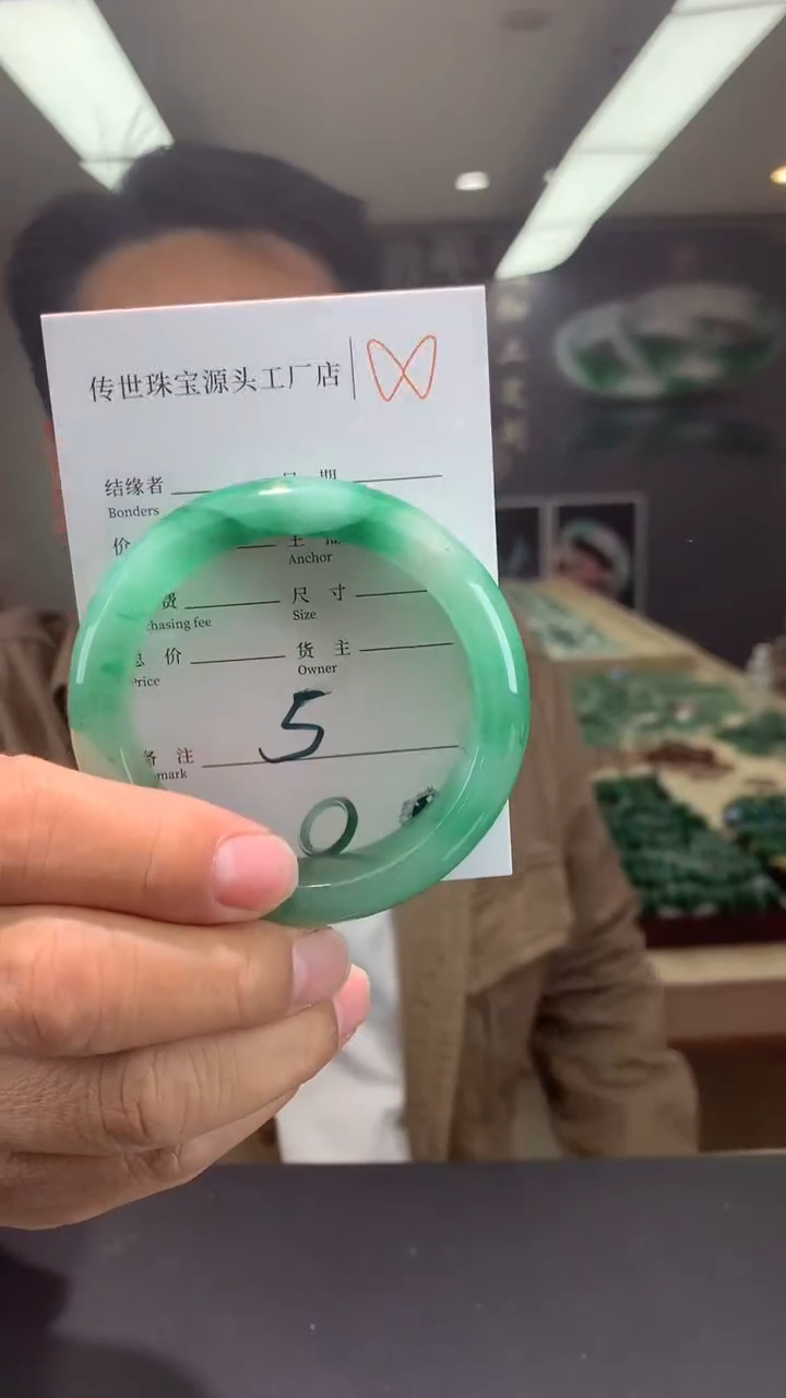 【闪购商品】石英质玉手镯未镶嵌54