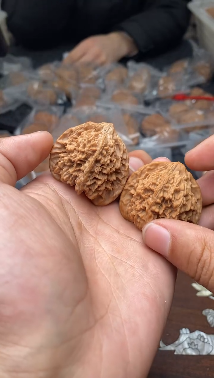 【闪购商品】文玩核桃把件A148号39尺满天星