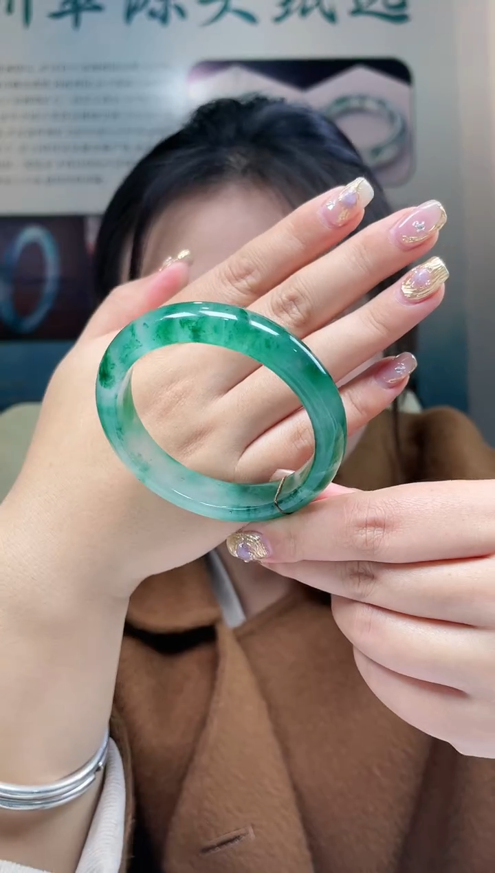 【闪购商品】石英质玉手镯未镶嵌非洲翠手镯多样性发货