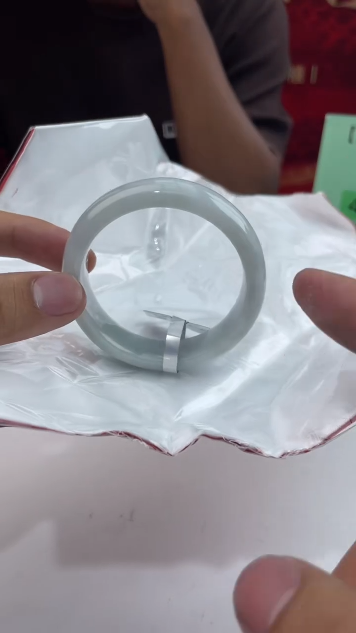 【闪购商品】翡翠手镯未镶嵌10翡翠手镯（微瑕）