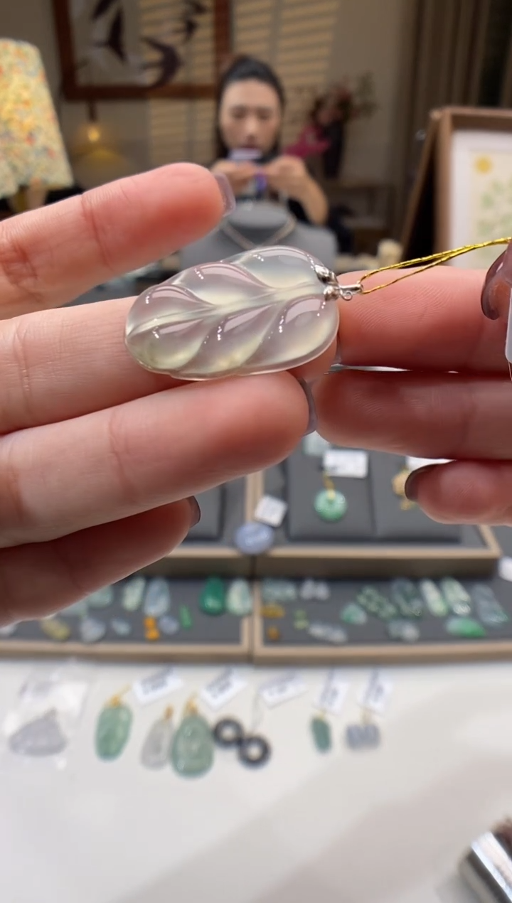 【闪购商品】翡翠颈饰18K金镶嵌叶子