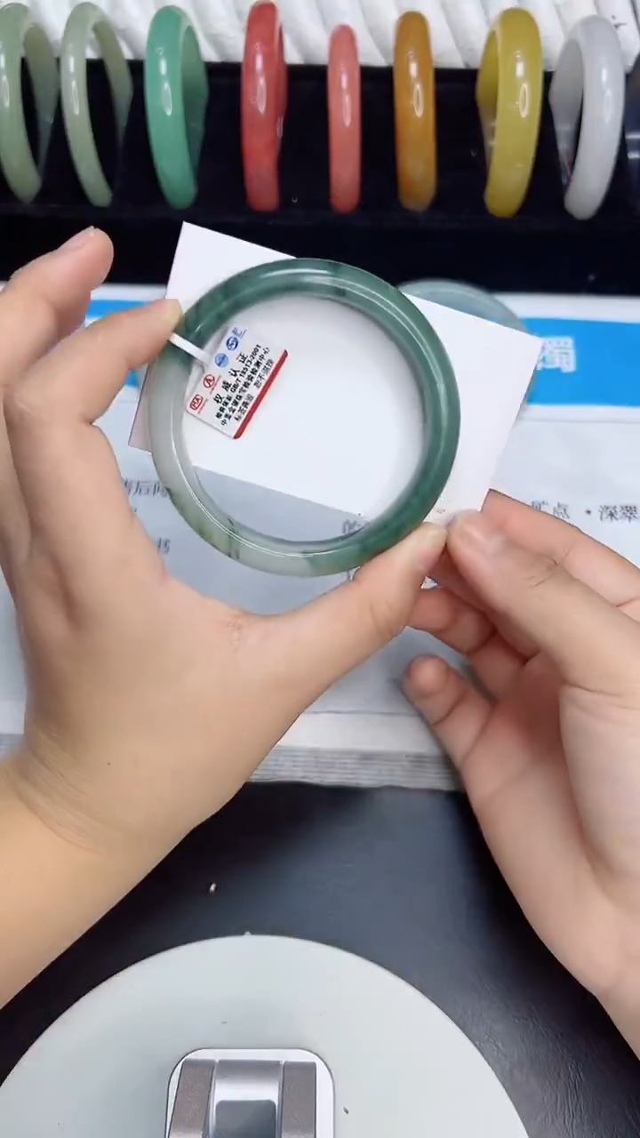 未镶嵌手镯石英质玉4/60.1