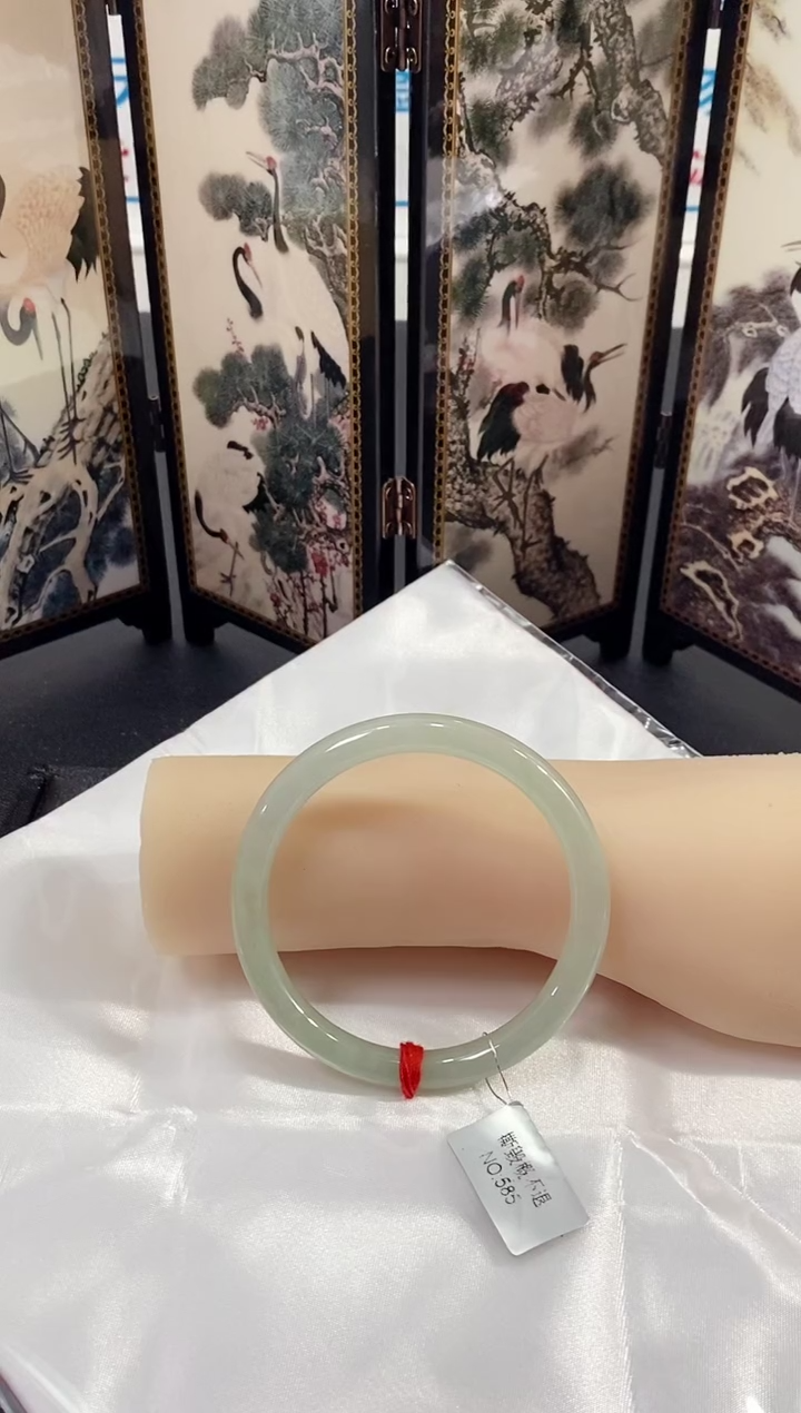 未镶嵌手镯翡翠手镯