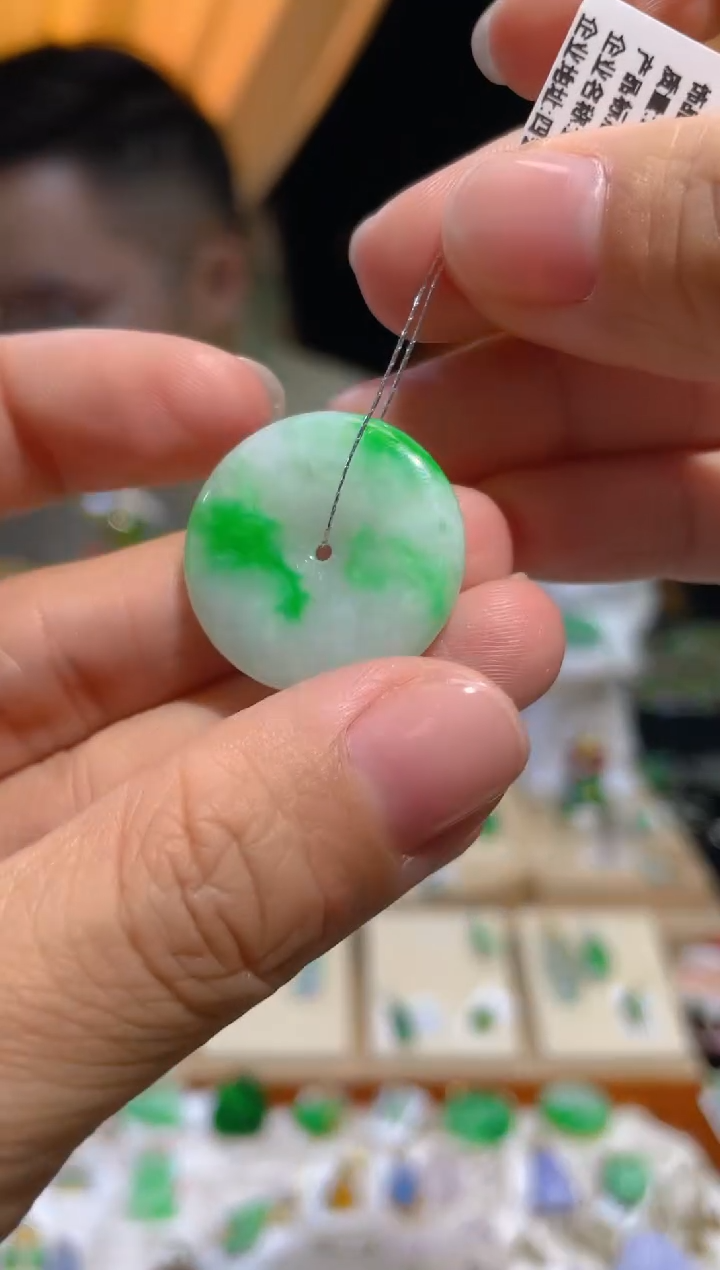 【闪购商品】翡翠颈饰未镶嵌假一赔三