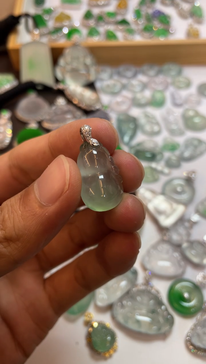 【闪购商品】翡翠吊坠(不含链)18K金镶嵌福瓜