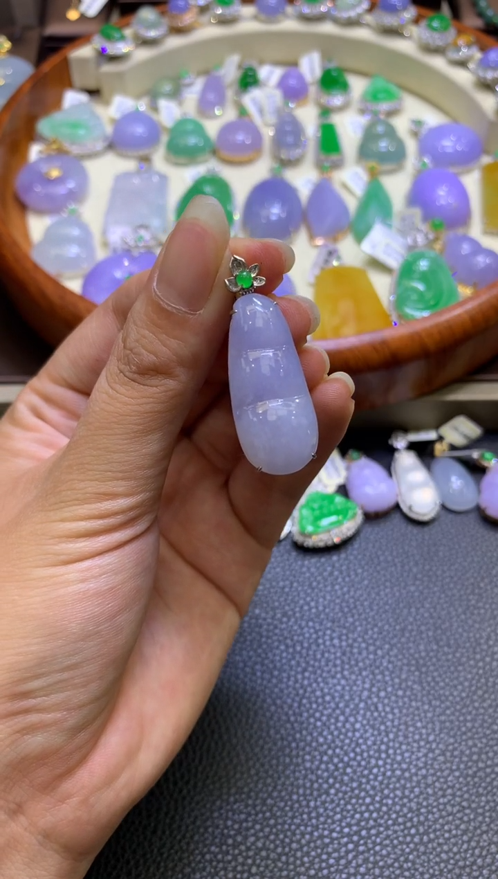 翡翠18K金镶嵌颈饰翡翠A货