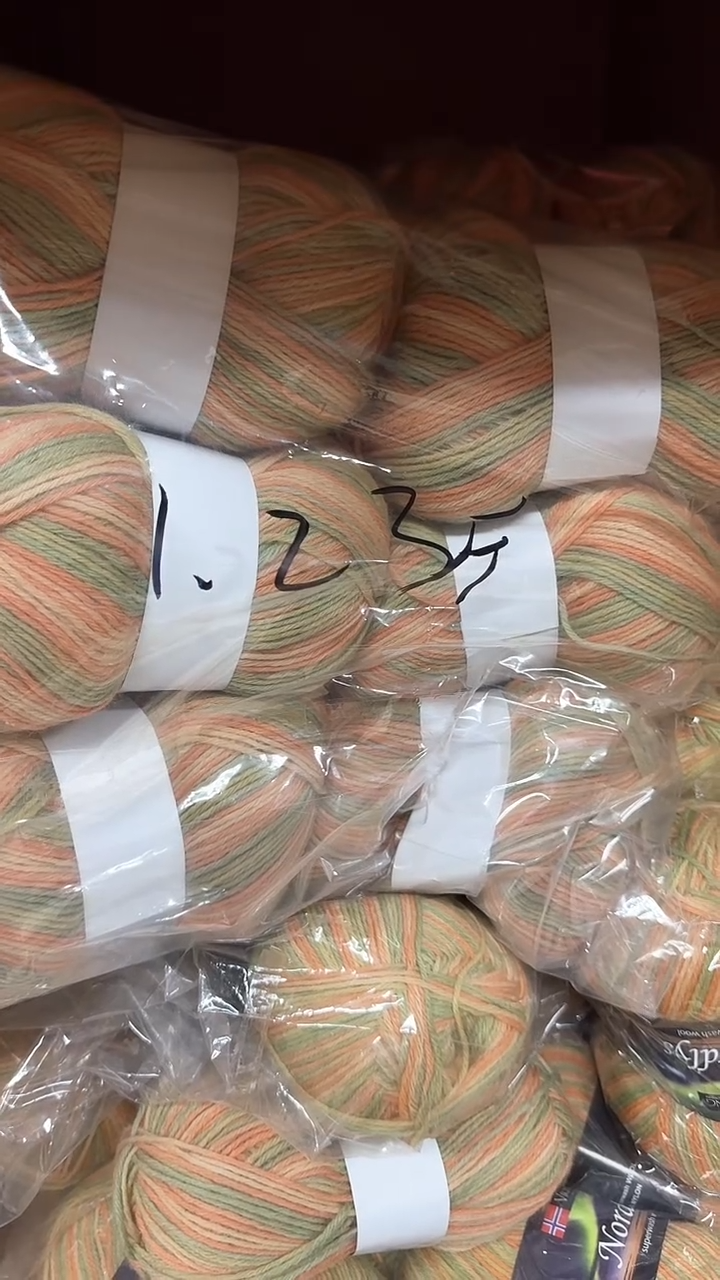 羊毛纯羊毛浅绿浅桔红1.23斤