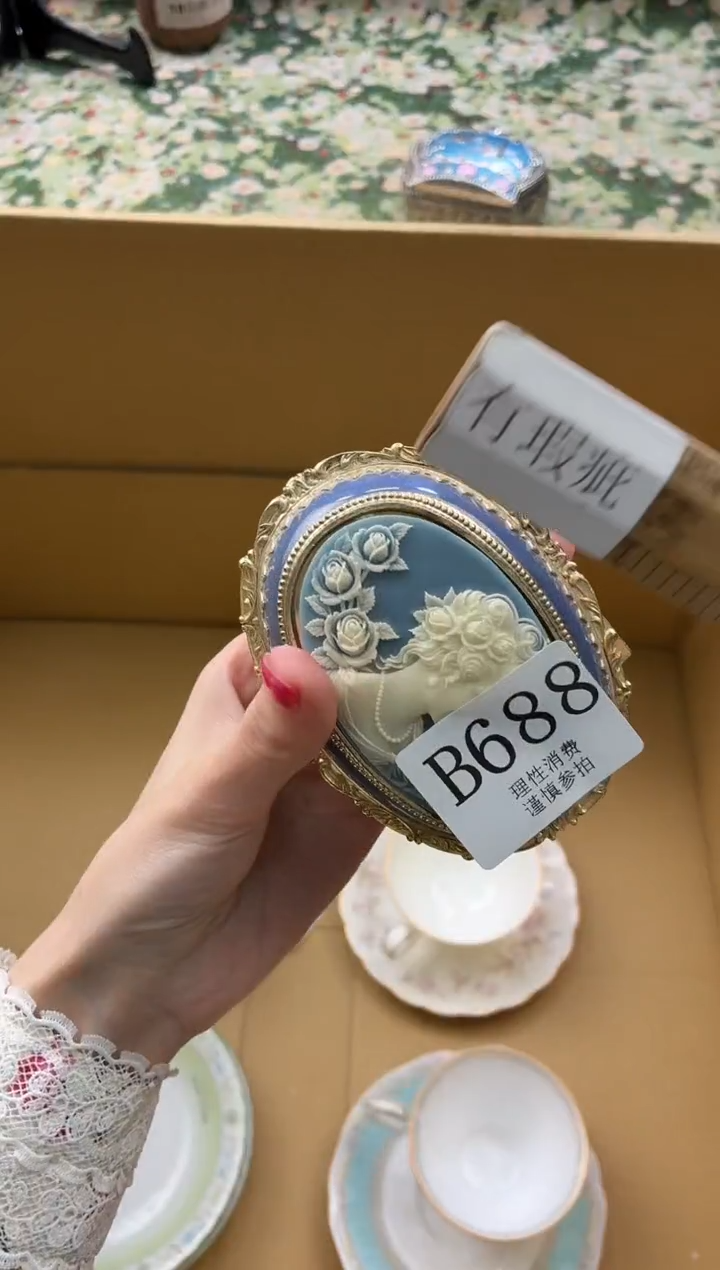 瓷片F*y       B688