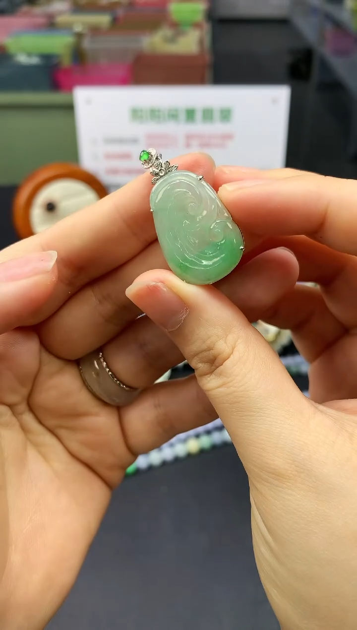 【闪购商品】翡翠颈饰18K金镶嵌翡翠如意|不退不换