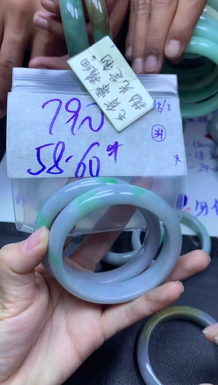 【闪购商品】定制翡翠未镶嵌手镯毛货需精细抛光+多样性拍1发1