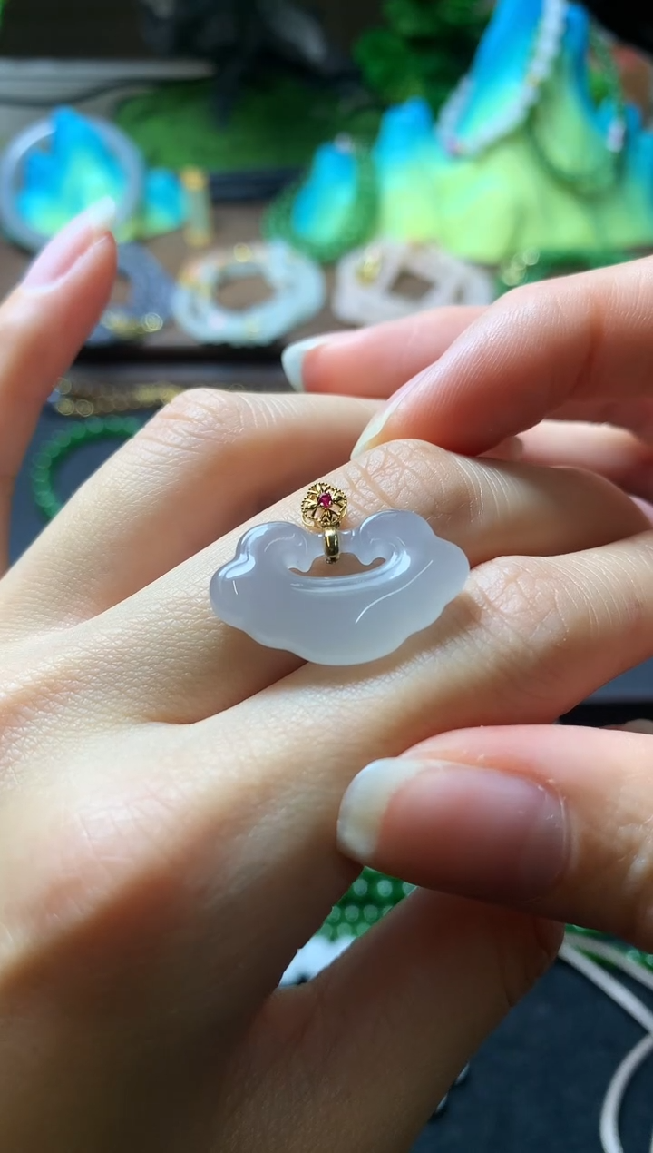 【闪购商品】和田玉18K金镶嵌颈饰吊坠