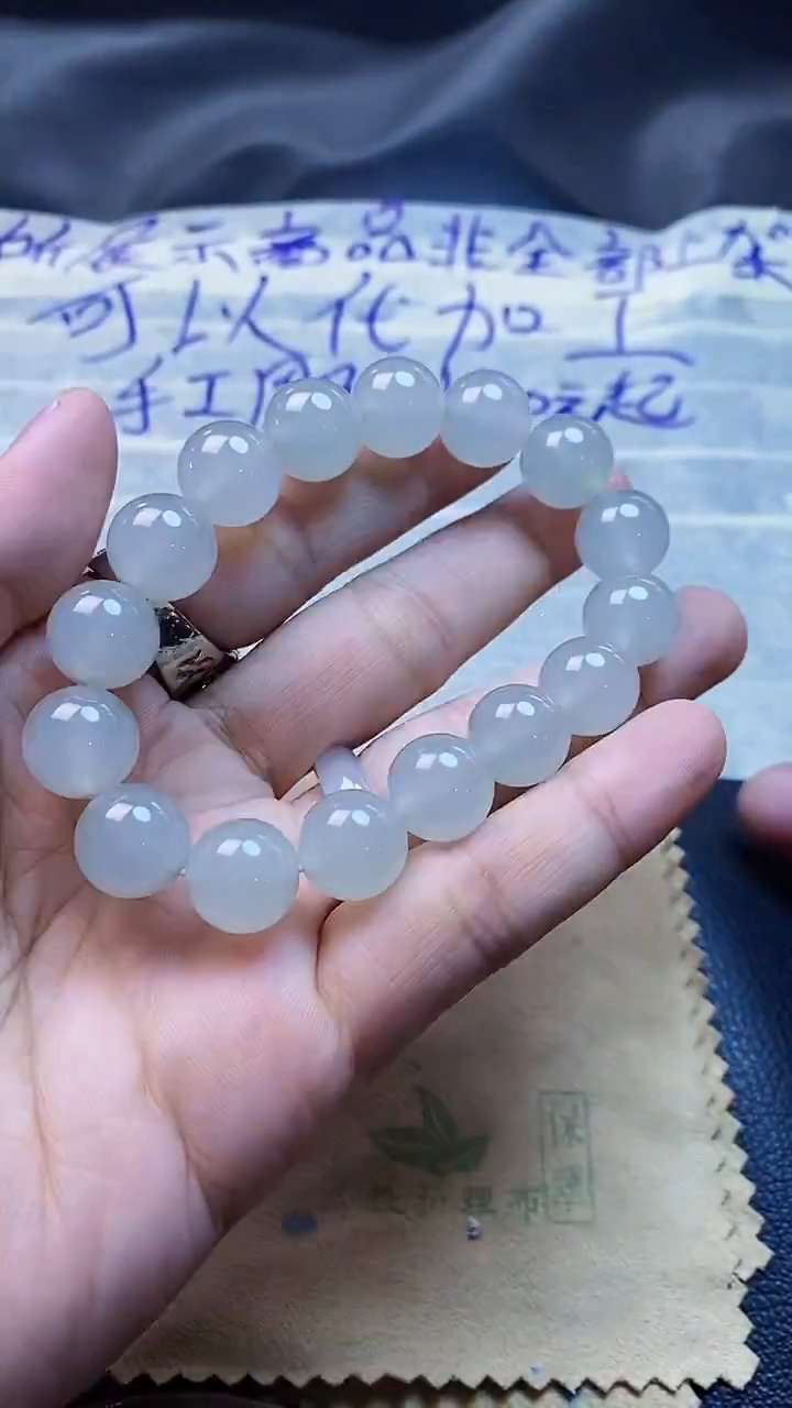 颈饰未镶嵌翡翠白冰手串