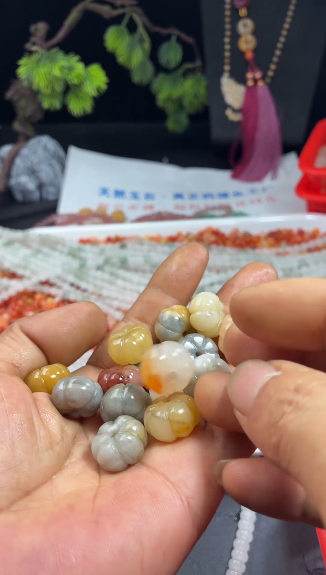 石英质玉未镶嵌颈饰金丝玉南瓜珠3个
