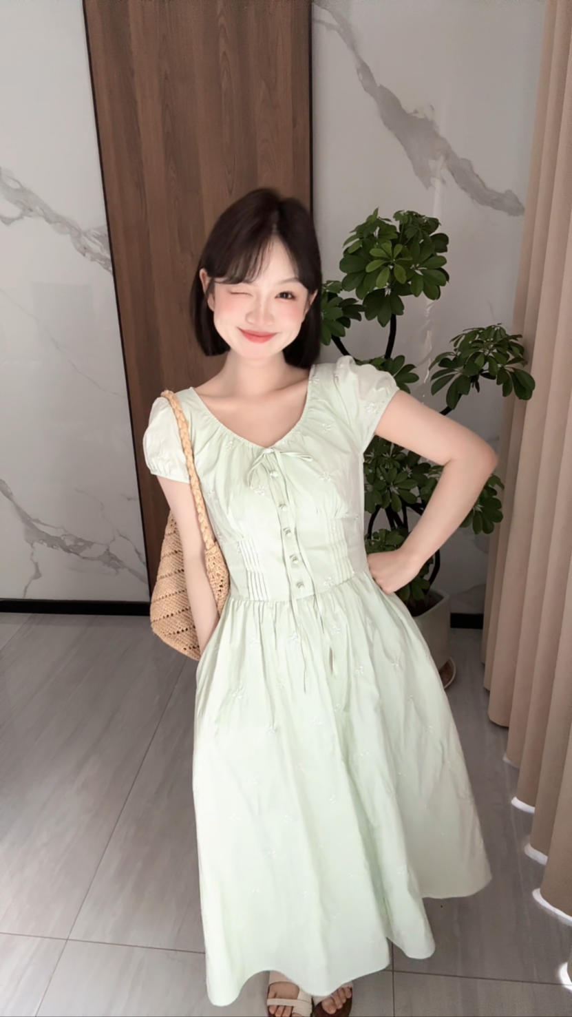 【现货】【奶绿薄荷】显瘦连衣裙褶皱设计小众短袖甜美收腰中长裙