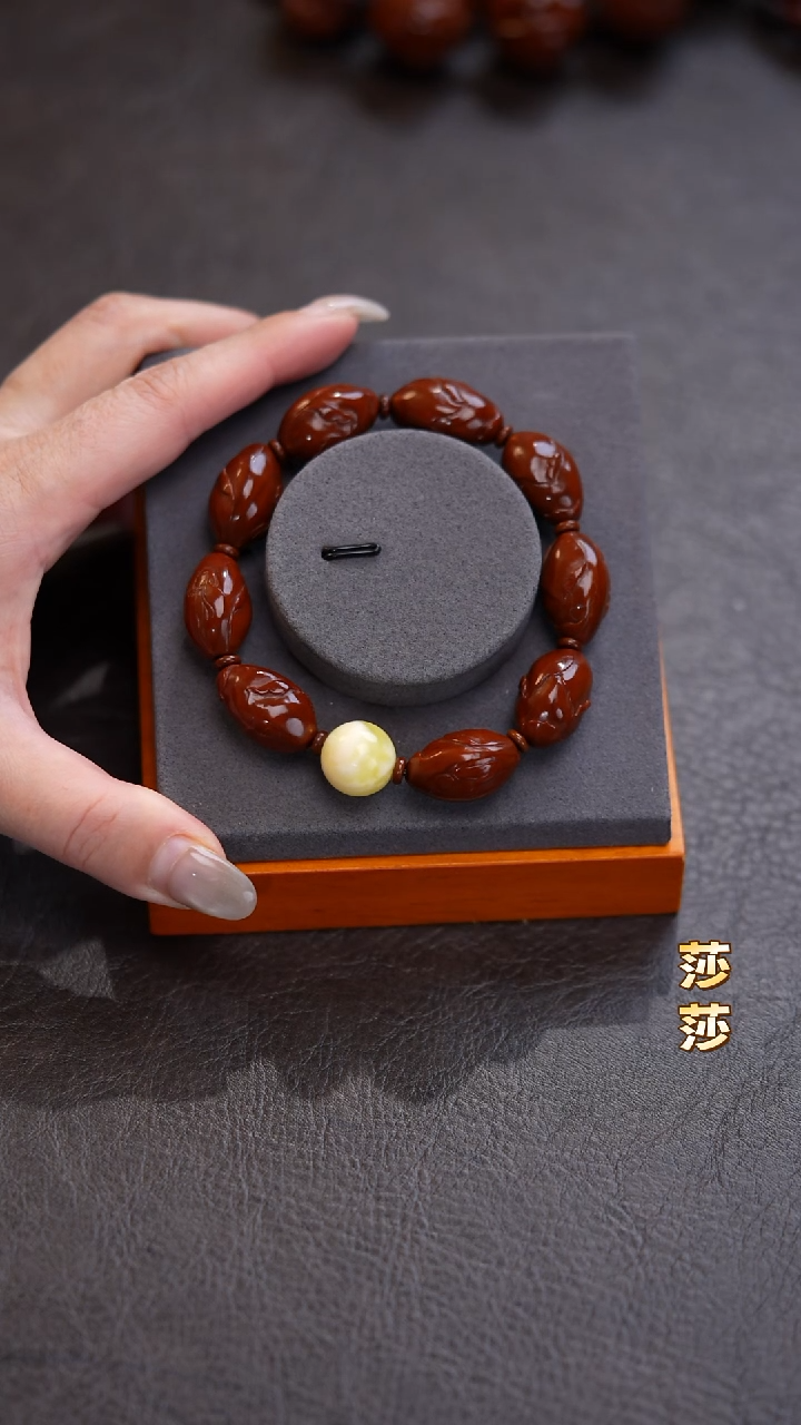吊坠橄榄核游**虾橄榄核