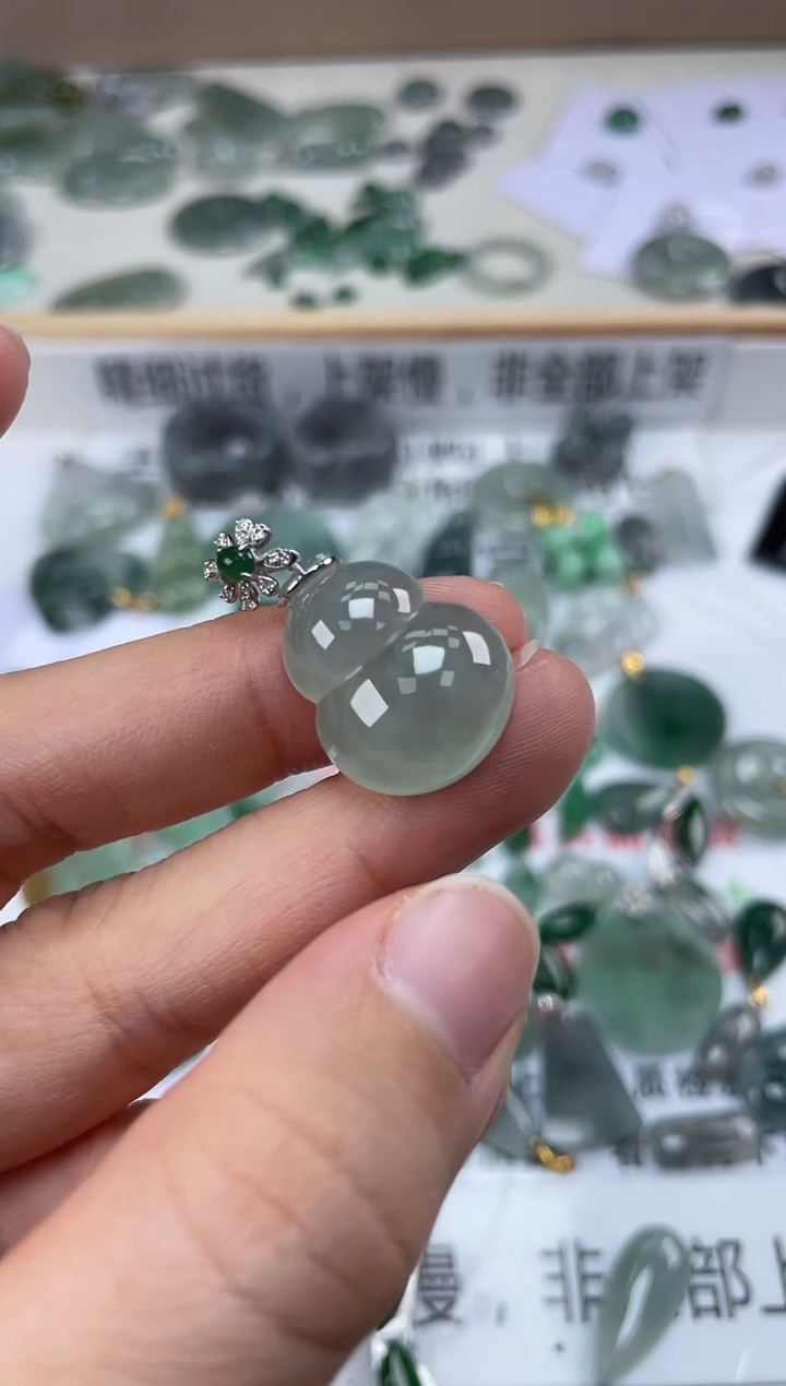 【闪购商品】翡翠颈饰18K金镶嵌翡翠挂件葫芦