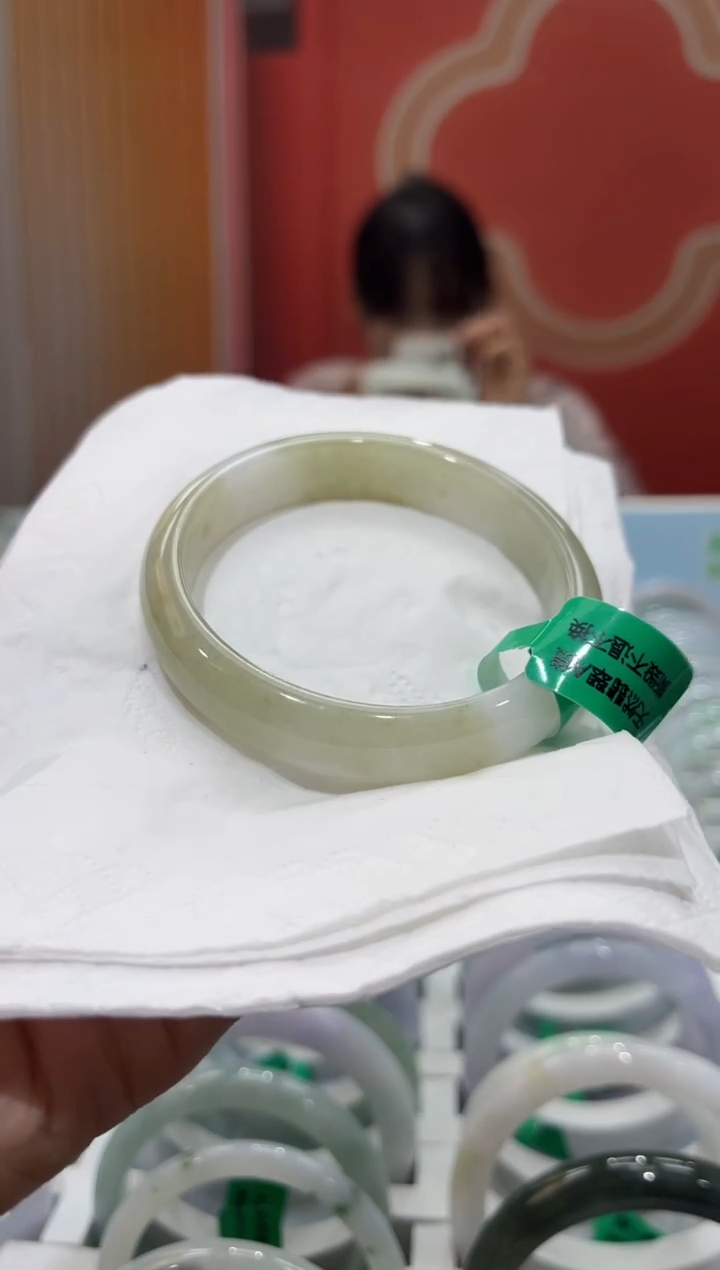 【闪购商品】翡翠手镯未镶嵌00004551