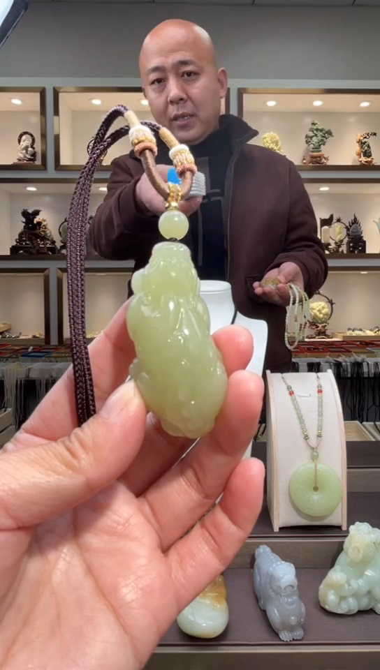 颈饰未镶嵌和田玉苏