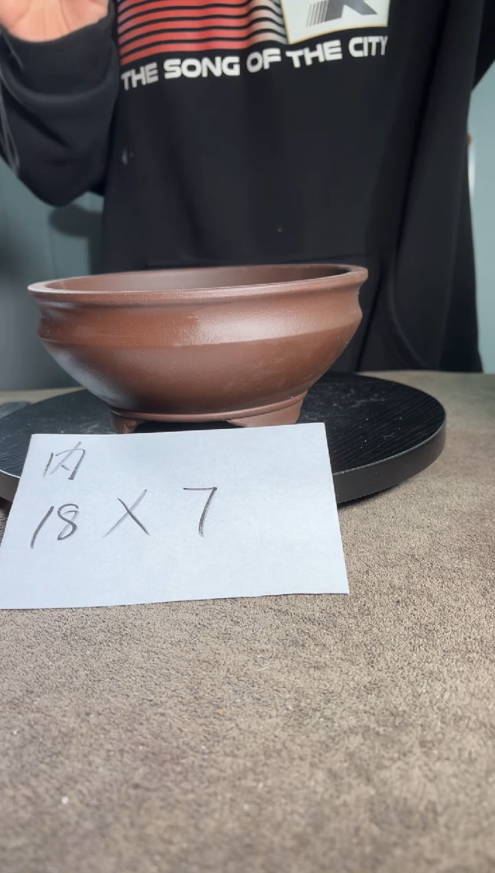 A宜兴紫砂小花盆