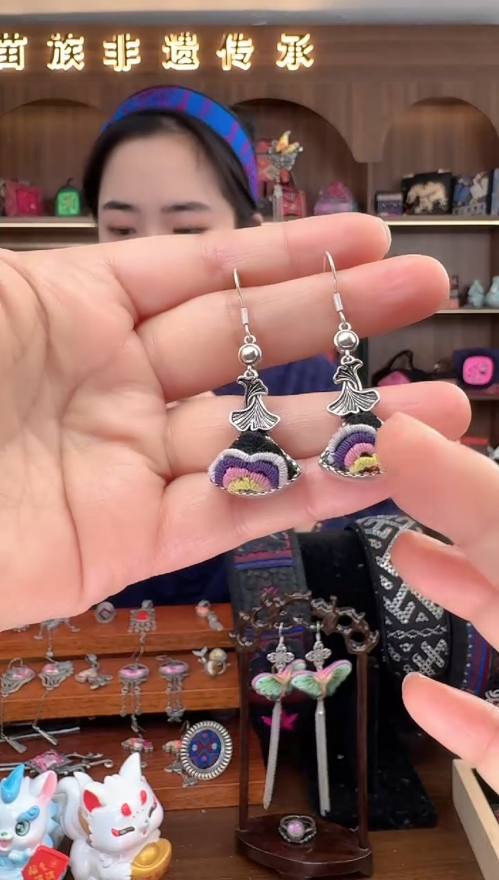 【闪购商品】织绣扶光苗绣传承204