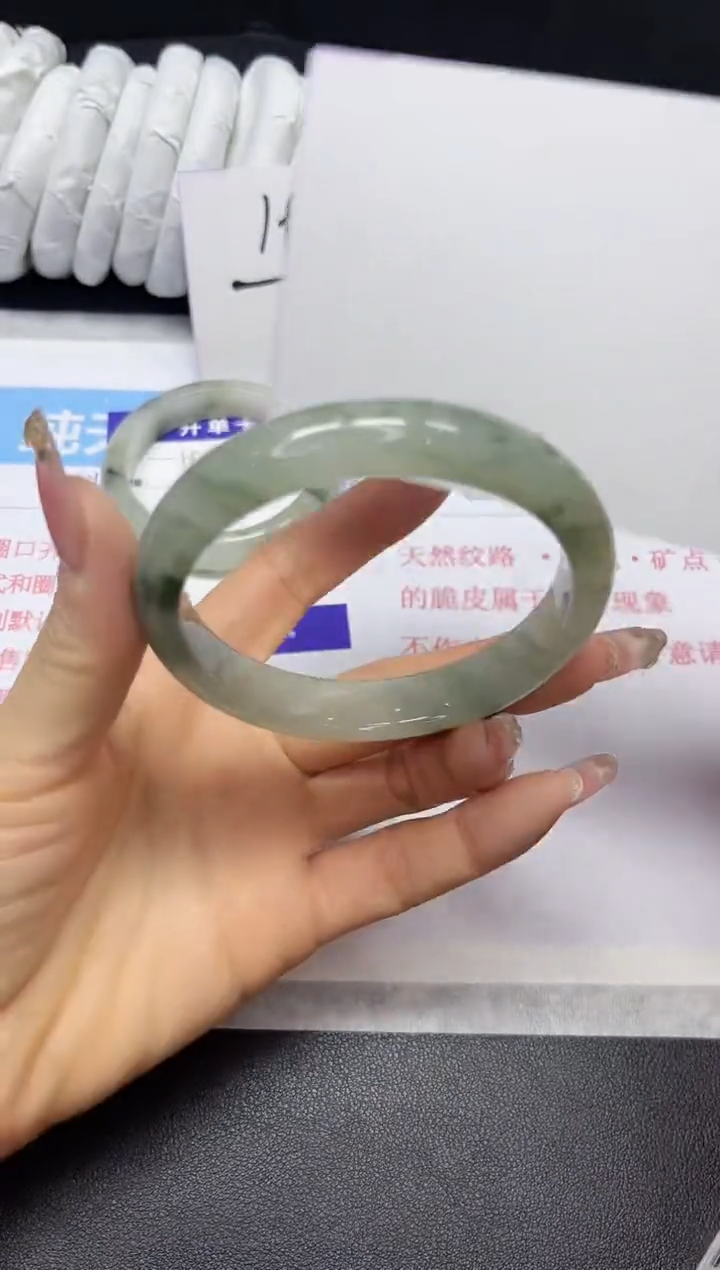 【闪购商品】石英质玉手镯未镶嵌190