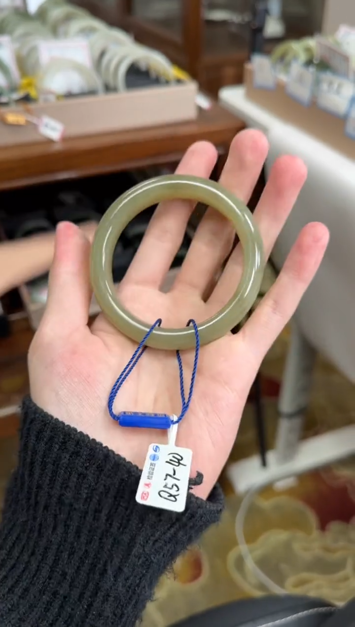 未镶嵌手镯和田玉1