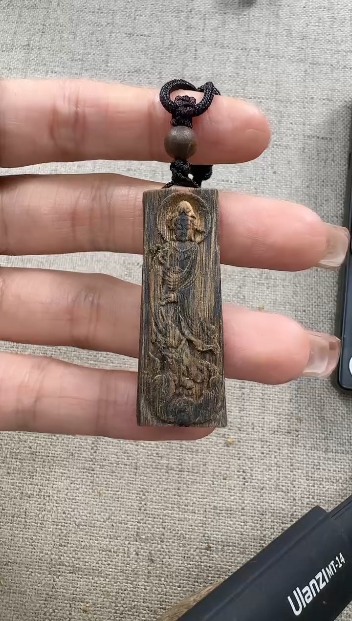 【闪购商品】沉香吊坠雕刻站观音99沉