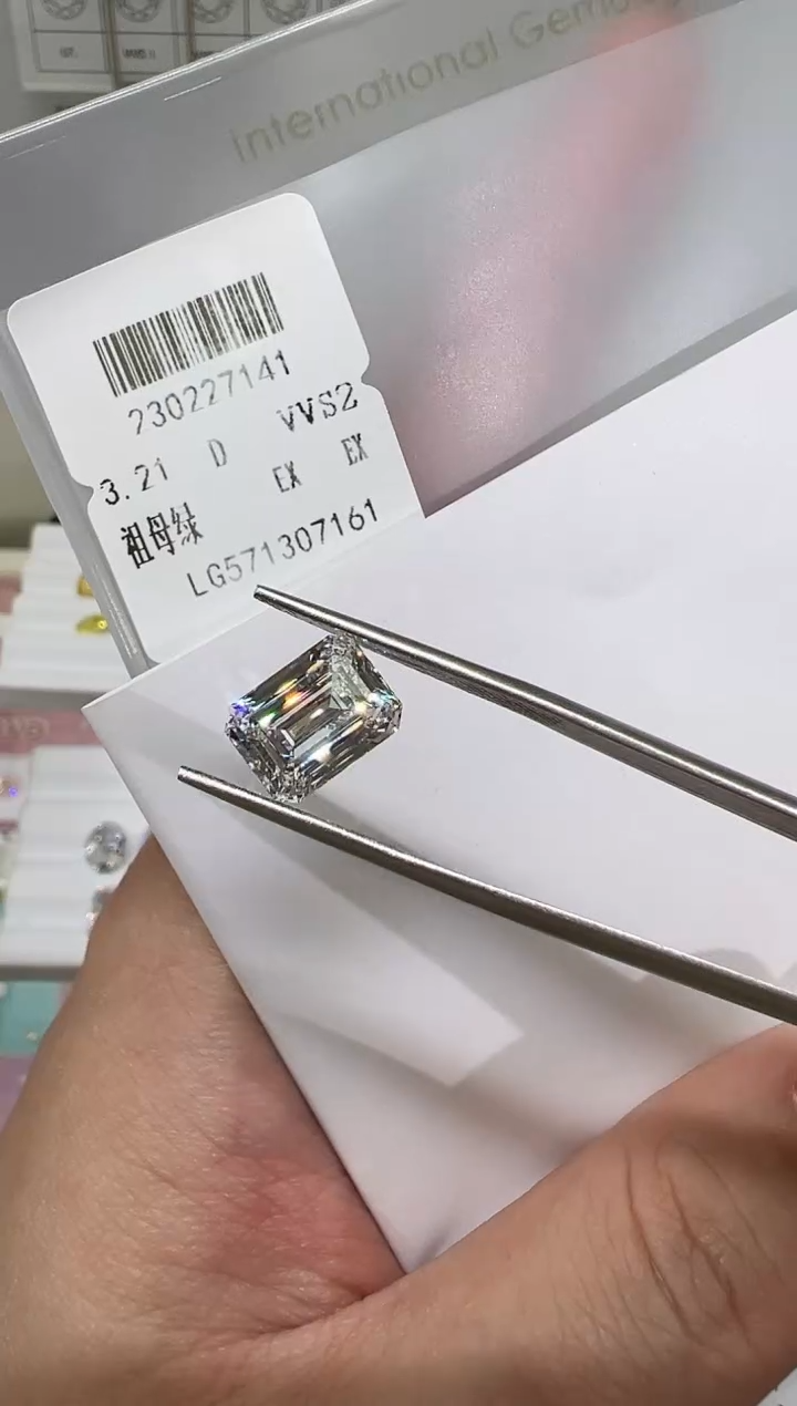 【闪购商品】实验室培育钻石裸石未镶嵌@ 3.21ct 先鉴赏，再定制！