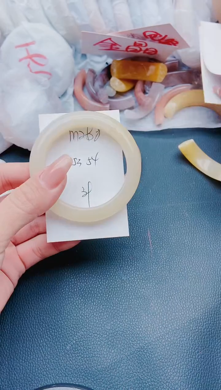 【闪购商品】石英质玉手镯未镶嵌M288-53-54