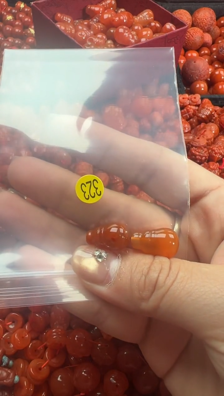 南红玛瑙未镶嵌颈饰1