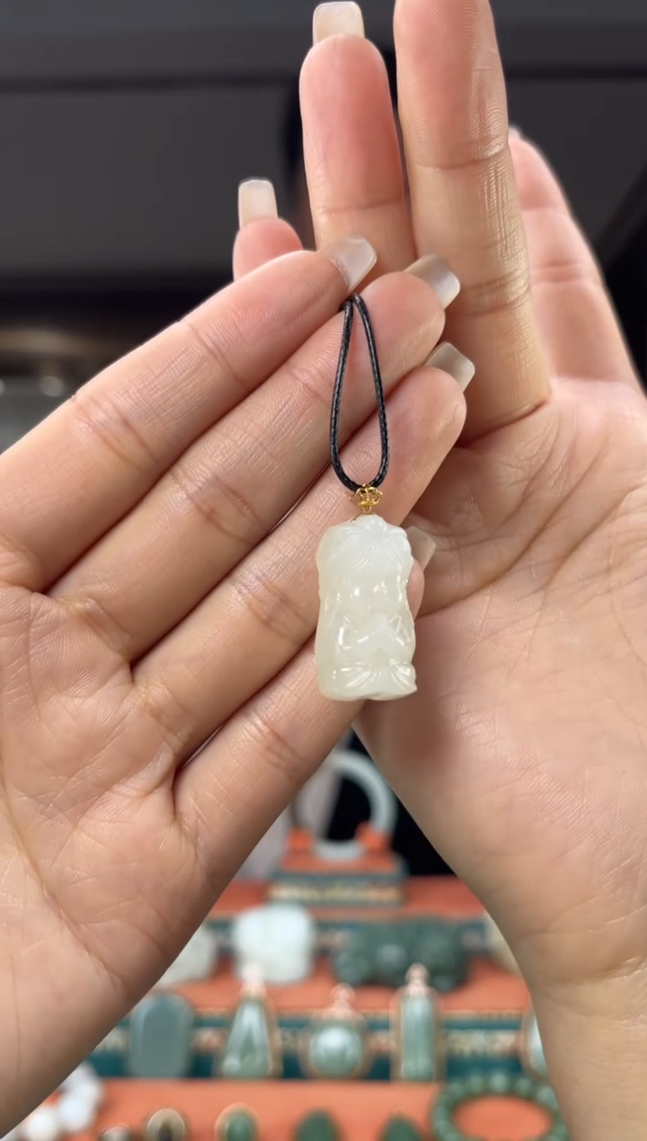 颈饰18K金镶嵌和田玉1