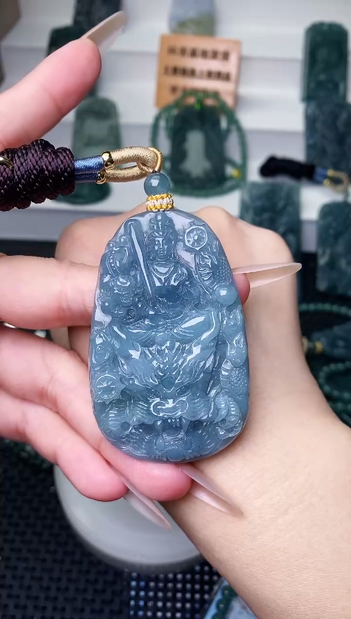 颈饰未镶嵌翡翠 