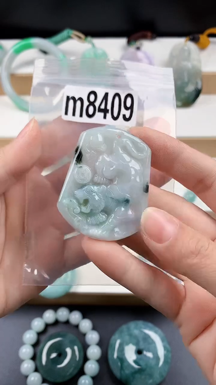 颈饰未镶嵌翡翠天然翡翠吊坠挂件