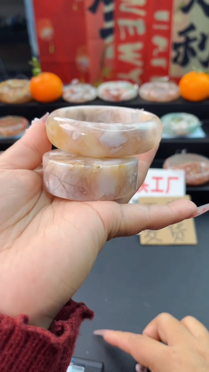 【闪购商品】石英质玉手镯未镶嵌赠送镯心（56圈口）无证书