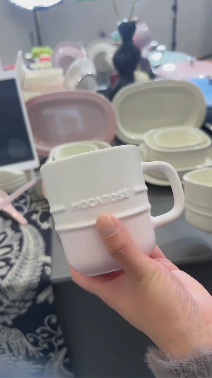 【闪购商品】瓷方形炻彩马克杯-渐变粉