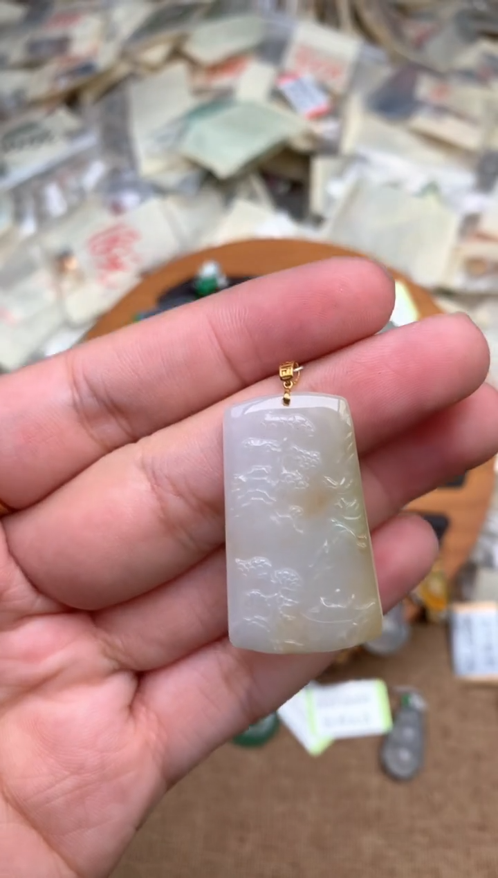 18K金镶嵌挂件翡翠一