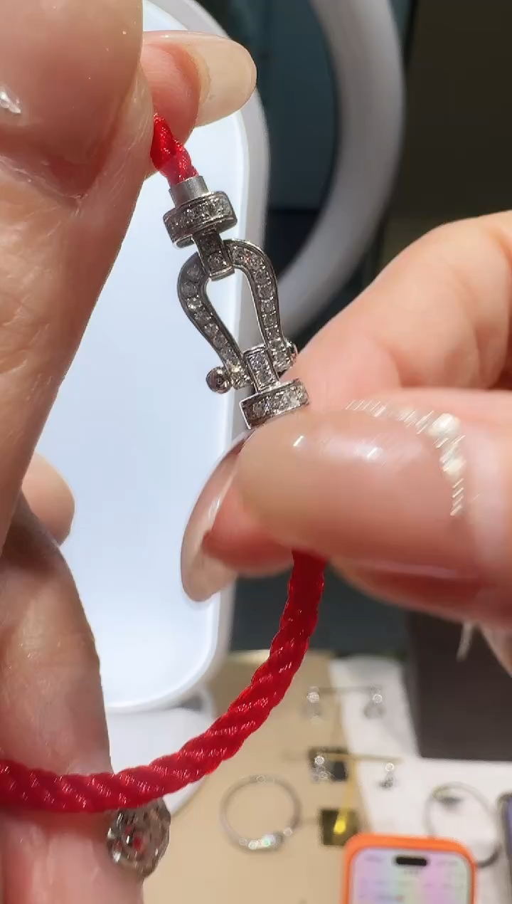 18K金镶嵌吊坠钻石AT0003-W  马蹄