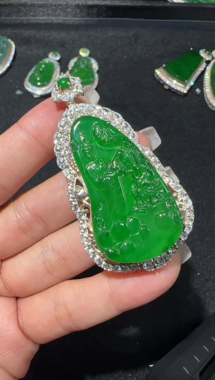 【闪购商品】翡翠吊坠(赠链)银S925镶嵌多样性发货拍一发一