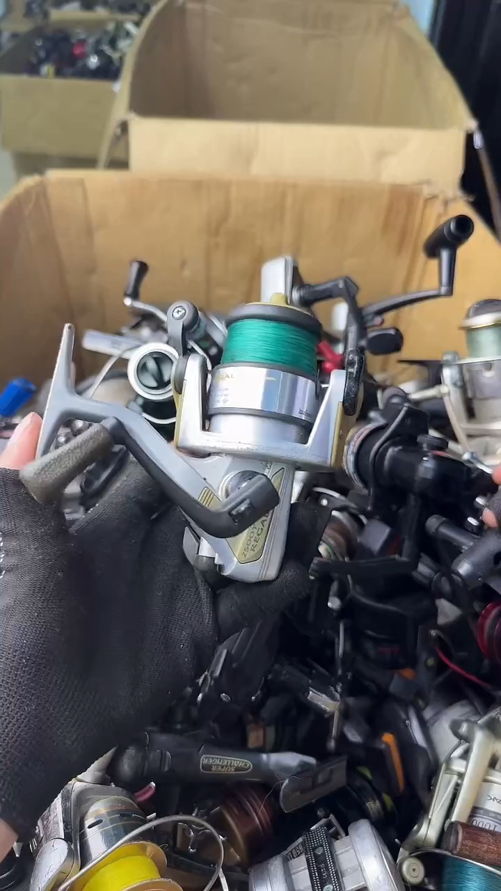 鹰****K微瑕钓鱼轮，直播间讲解为准，看清楚再拍，如有拆卸不退换